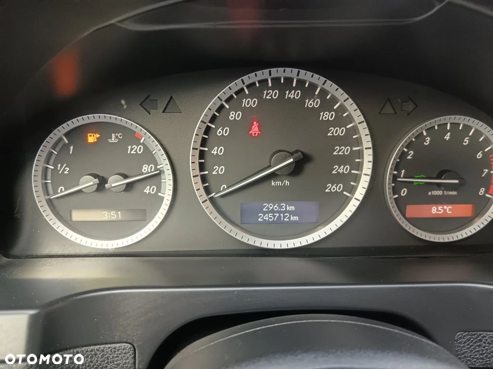 Mercedes-Benz Klasa C 180 Kompressor BlueEFFICIENCY Special Edition - 14