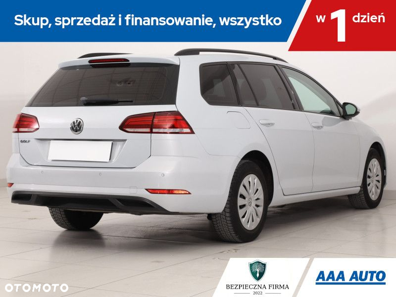 Volkswagen Golf - 6
