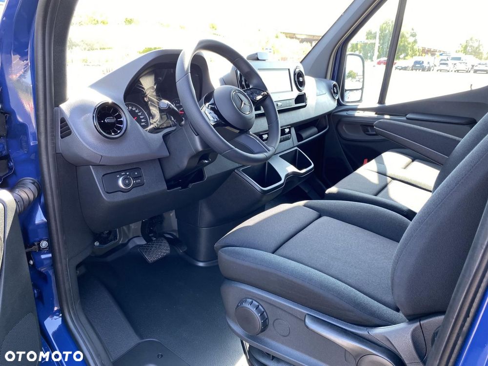 Mercedes-Benz Sprinter - 10