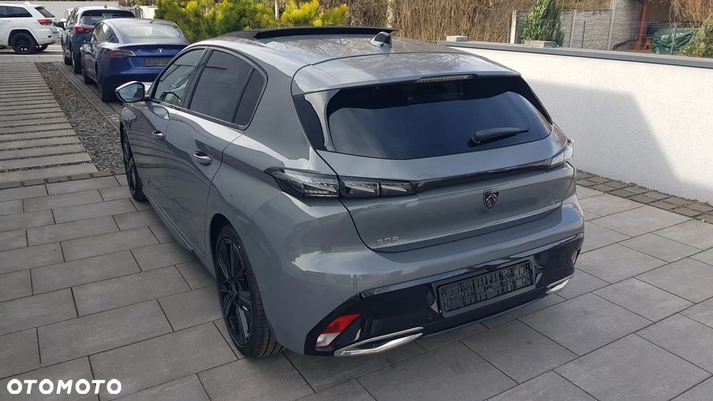 Peugeot 308 - 8