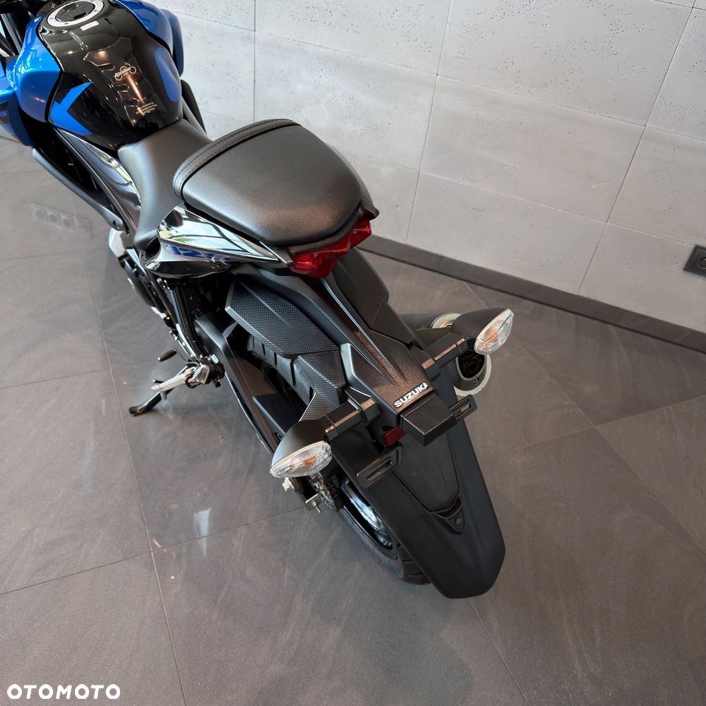 Suzuki GSX - 12