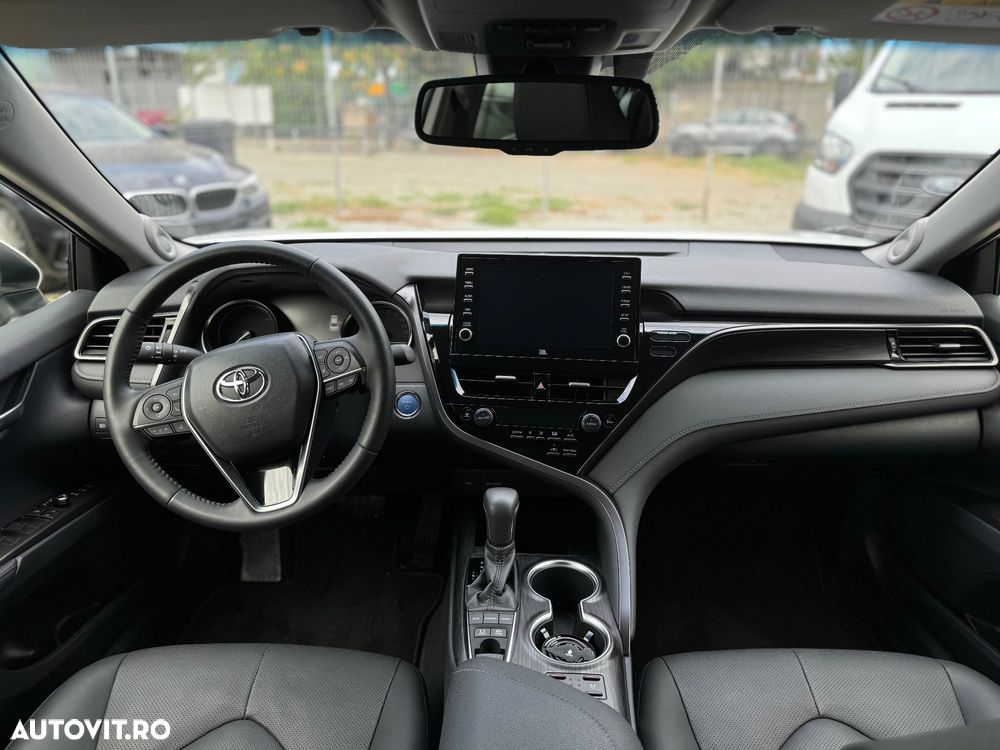 Toyota Camry 2.5 HEV Executive - 28