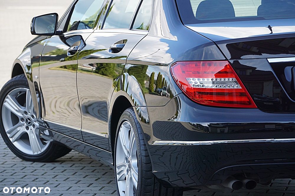 Mercedes-Benz Klasa C 180 BlueEFFICIENCY Elegance - 13
