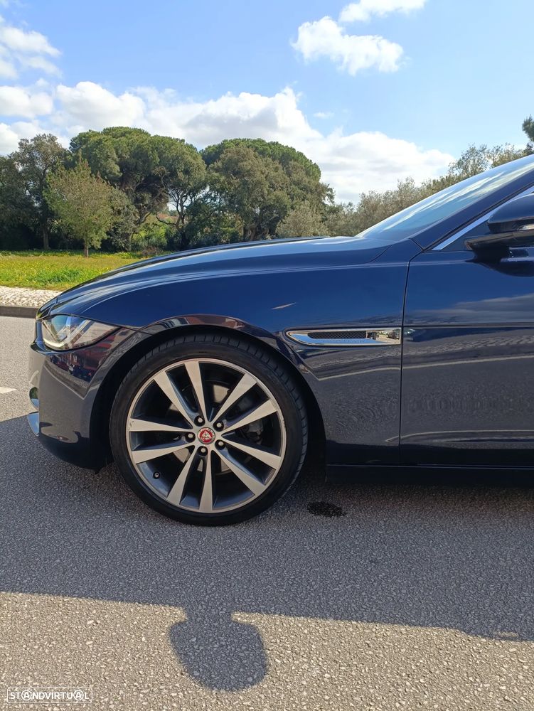 Jaguar XE 20d Aut. Portfolio - 11