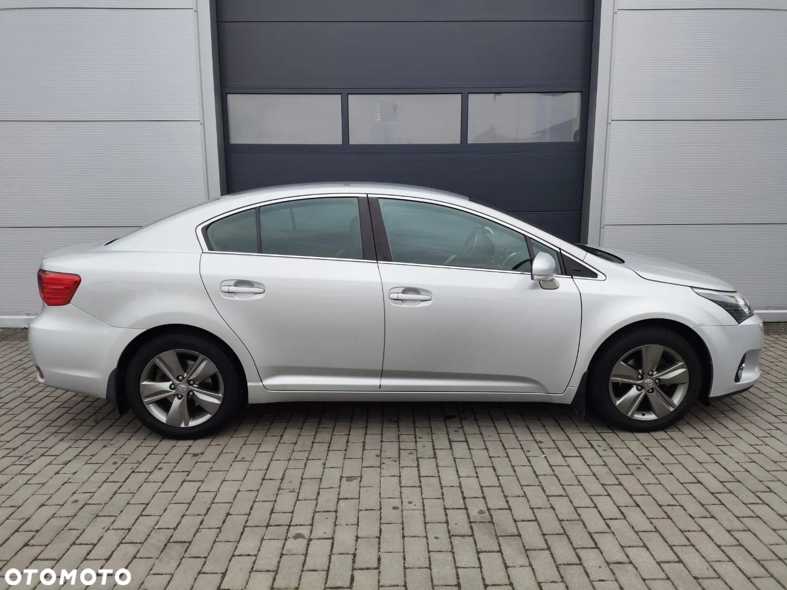 Toyota Avensis 1.8 Premium MS - 6