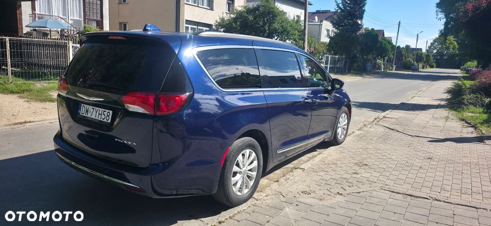 Chrysler Pacifica - 5