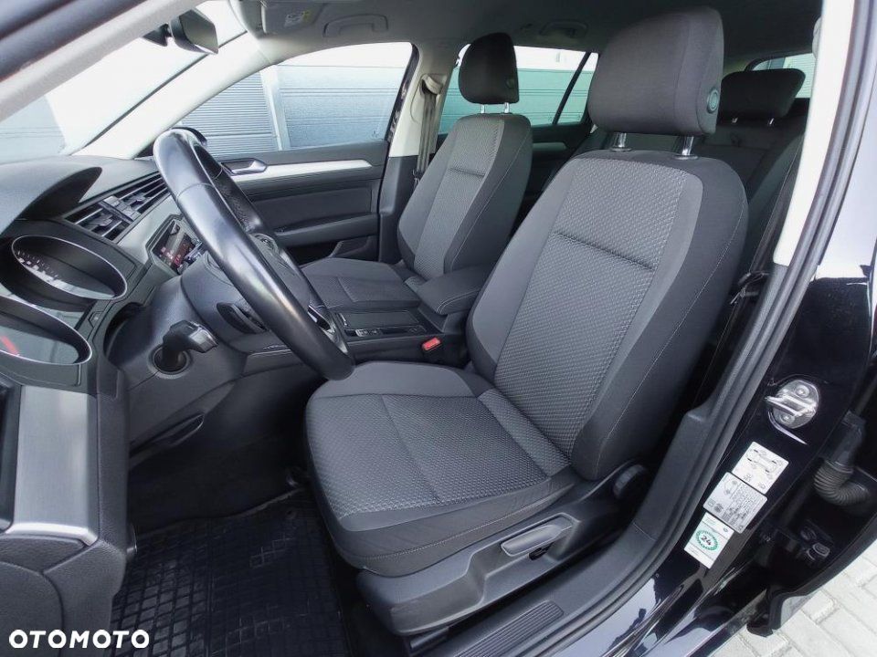 Volkswagen Passat - 11