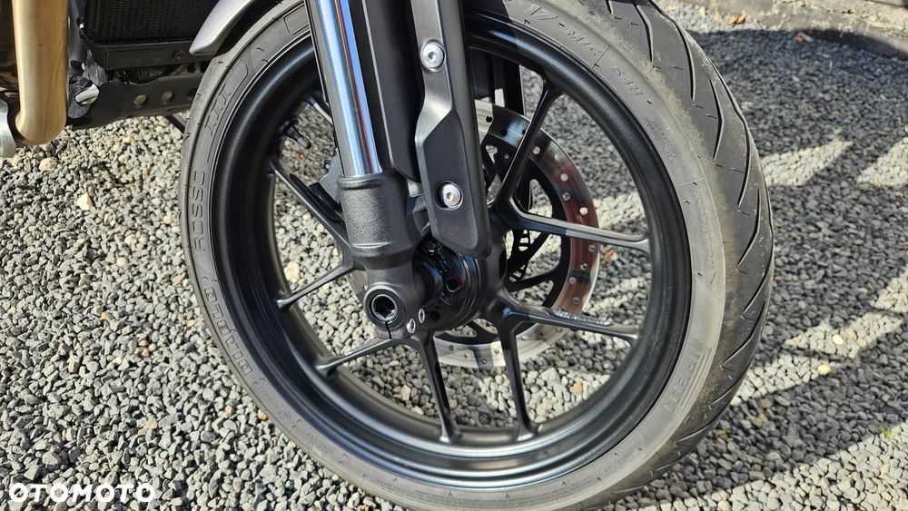 Triumph Speed Twin - 16