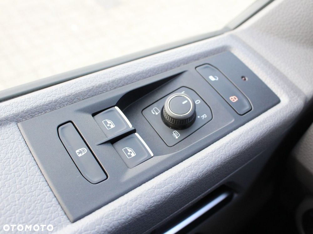 Volkswagen Caravelle - 32