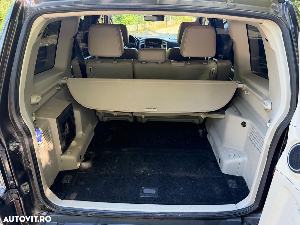 Mitsubishi Pajero - 20