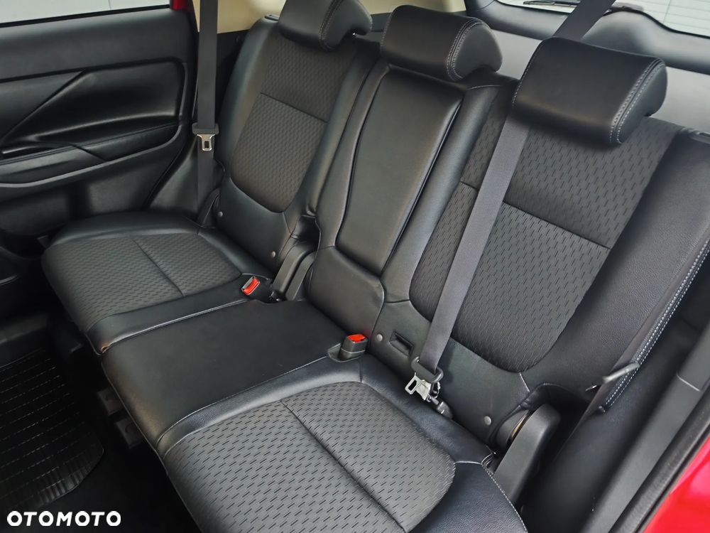 Mitsubishi Outlander 2.0 4WD Invite - 36