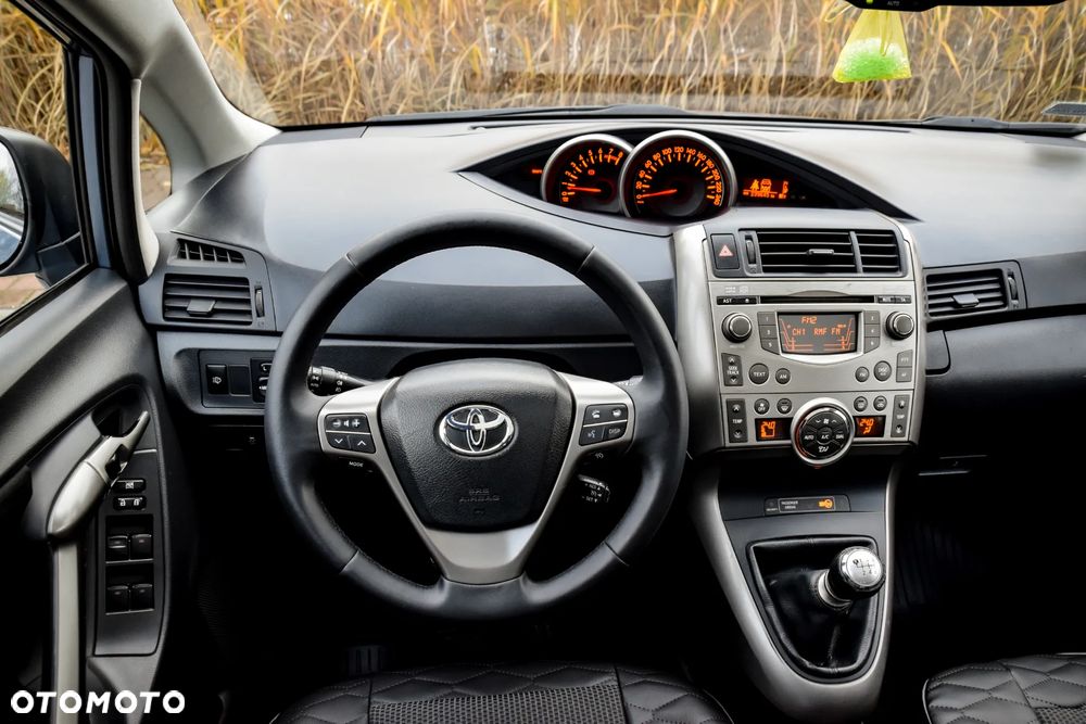 Toyota Verso 1.8 Sol 7os - 19