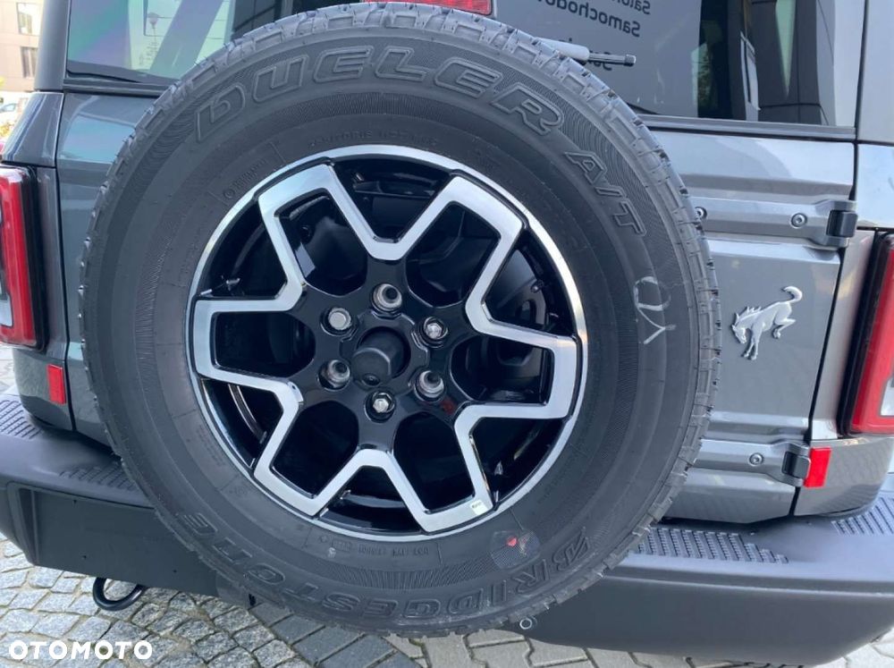 Ford Bronco - 5