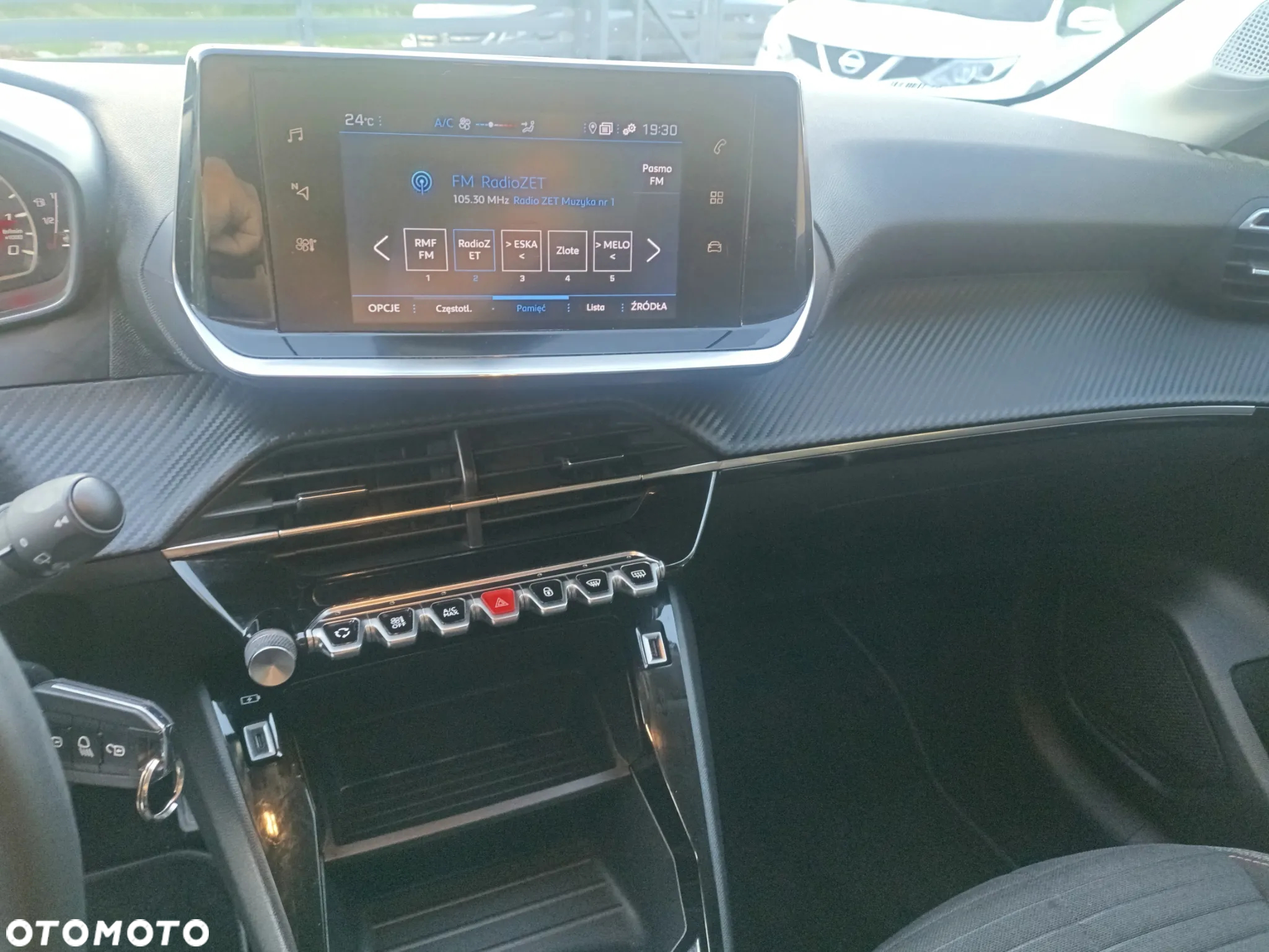 Peugeot 208 - 11