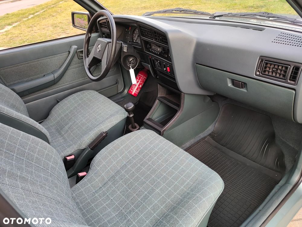 Opel Ascona C 1.3 LS - 9
