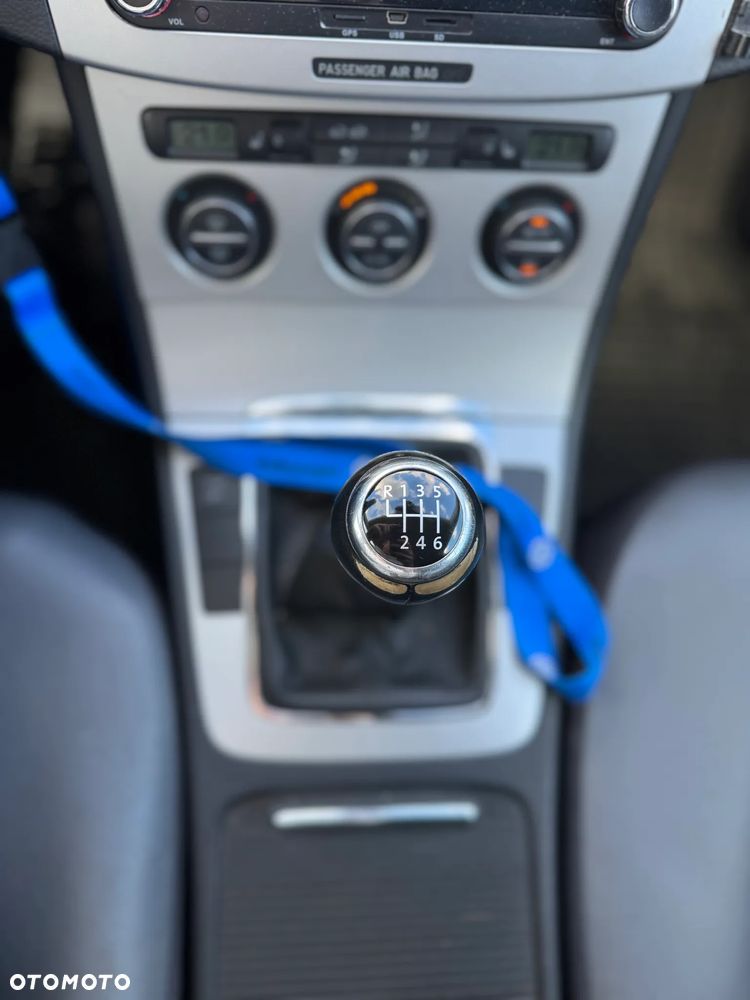 Volkswagen Passat - 12