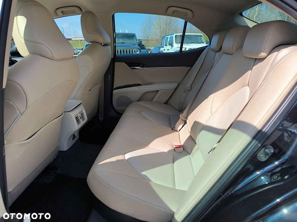 Toyota Camry - 12