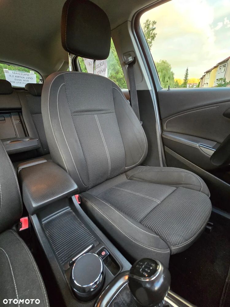 Opel Astra 1.6 - 9