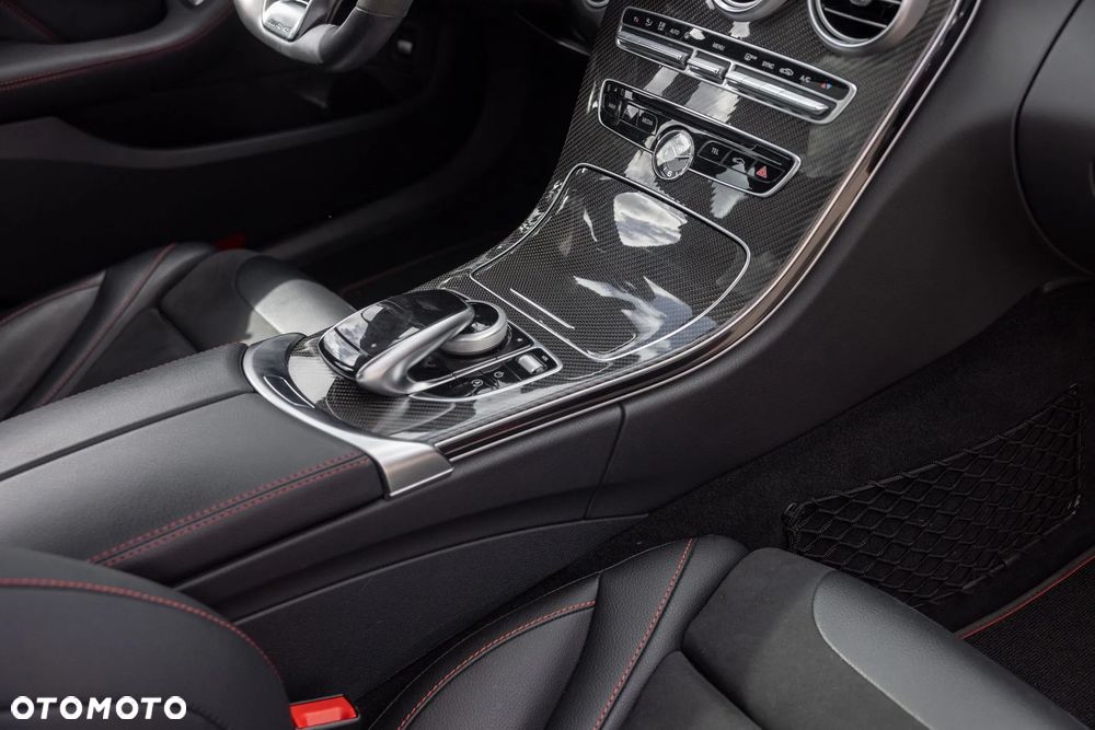 Mercedes-Benz Klasa C 450 AMG 4-Matic 7G-TRONIC - 31