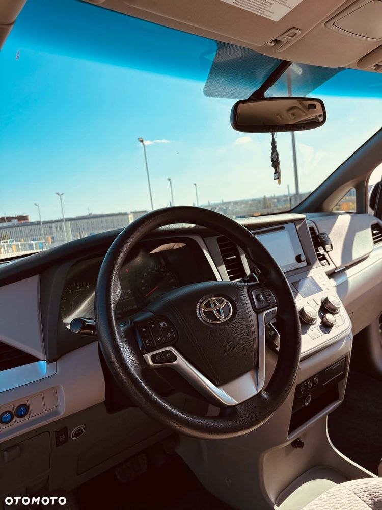 Toyota Sienna 3.5 V6 - 9