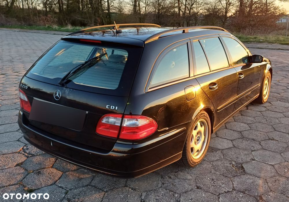 Mercedes-Benz Klasa E 220 CDI T Classic - 22