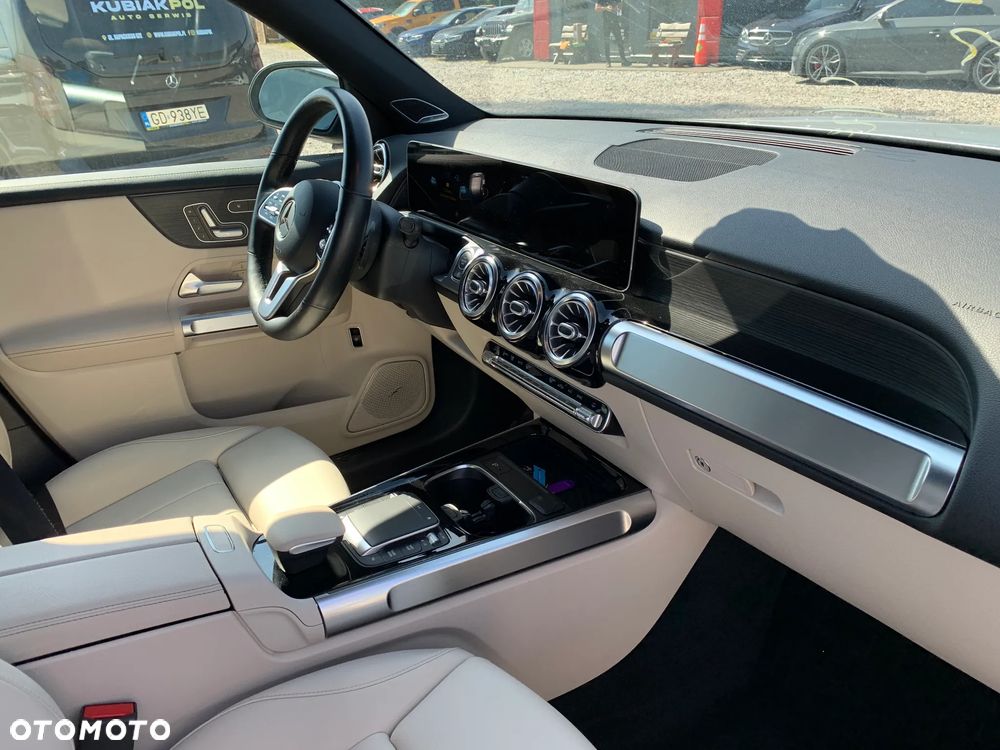 Mercedes-Benz GLB 250 4-Matic 8G-DCT - 16