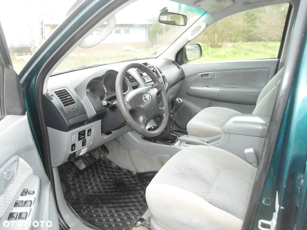 Toyota Hilux 2.5 D-4D DLX - 7