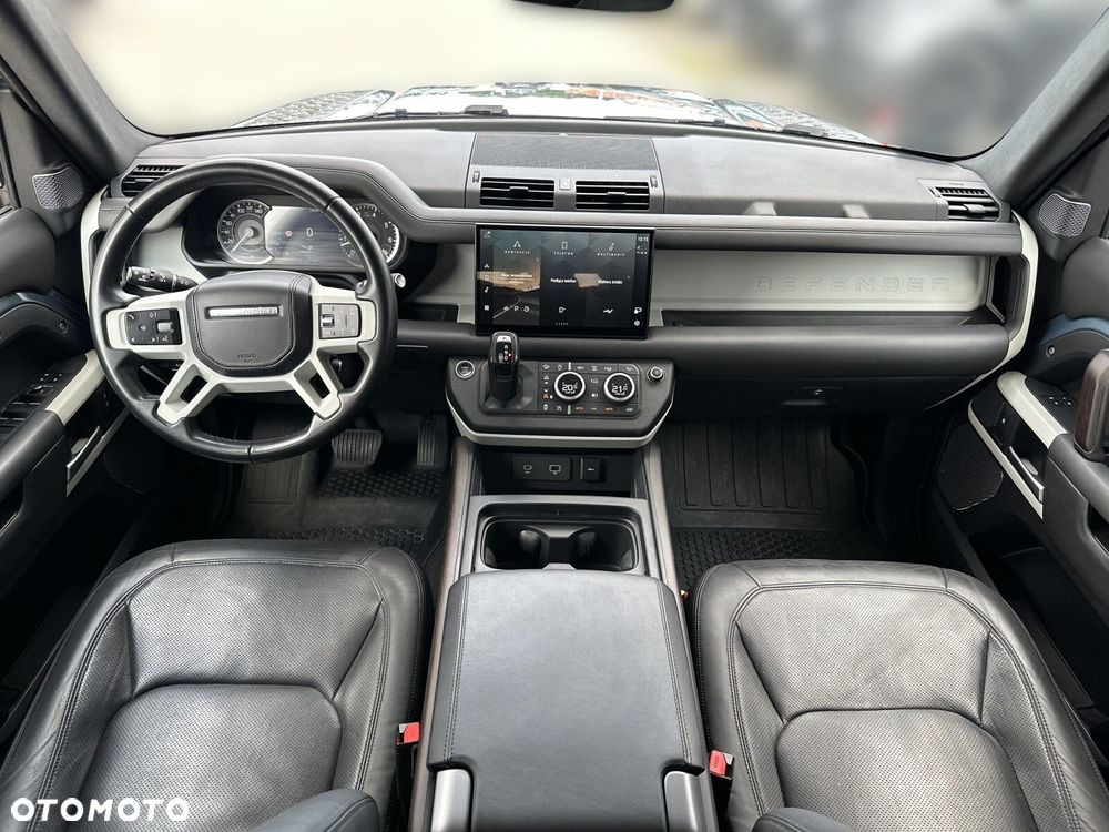 Land Rover Defender - 12