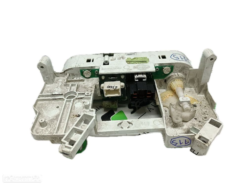 Comando / Botão De Sofagem / Climatronic Nissan Almera Tino (V10) - 2