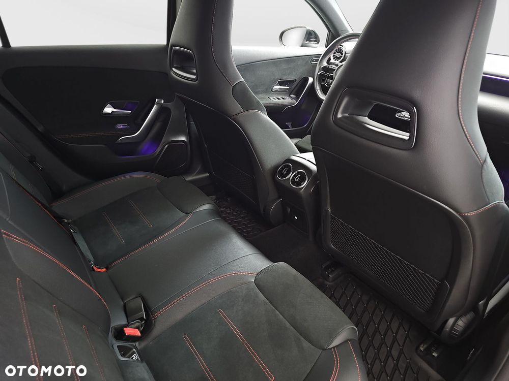 Mercedes-Benz Klasa A 220 4-Matic AMG Line 8G-DCT - 36