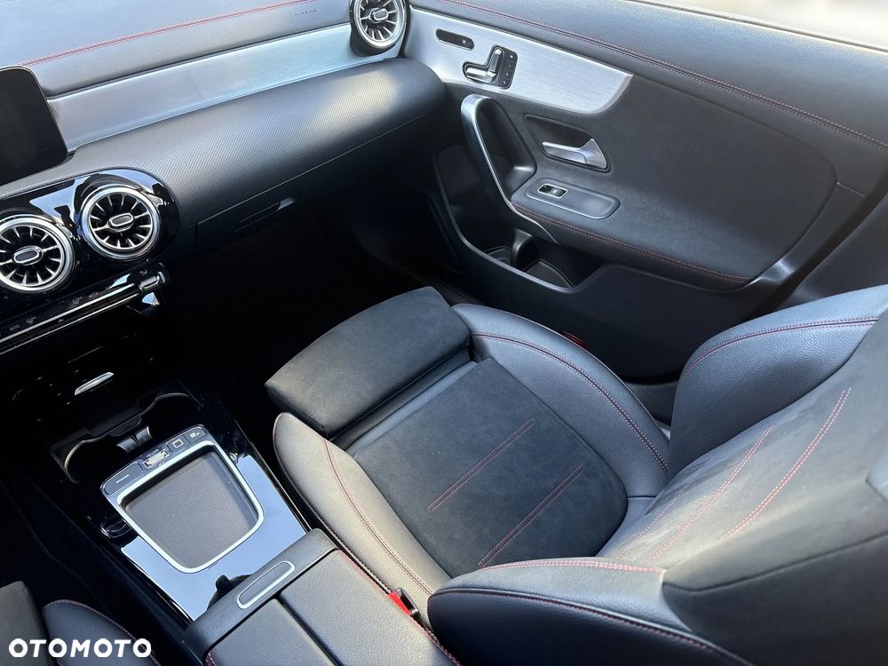 Mercedes-Benz CLA 200 mHEV 7G-DCT - 22