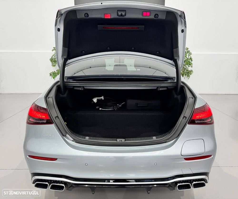 Mercedes-Benz E 300 de AMG Line 4Matic - 42