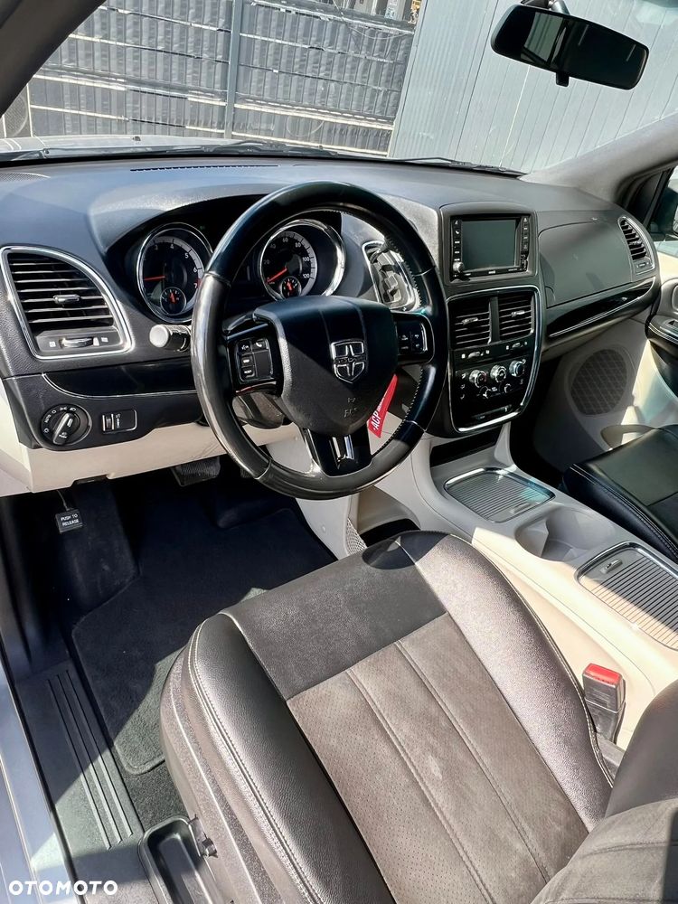 Dodge Grand Caravan - 20