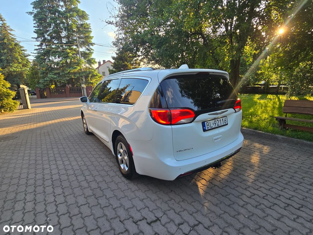 Chrysler Pacifica - 35