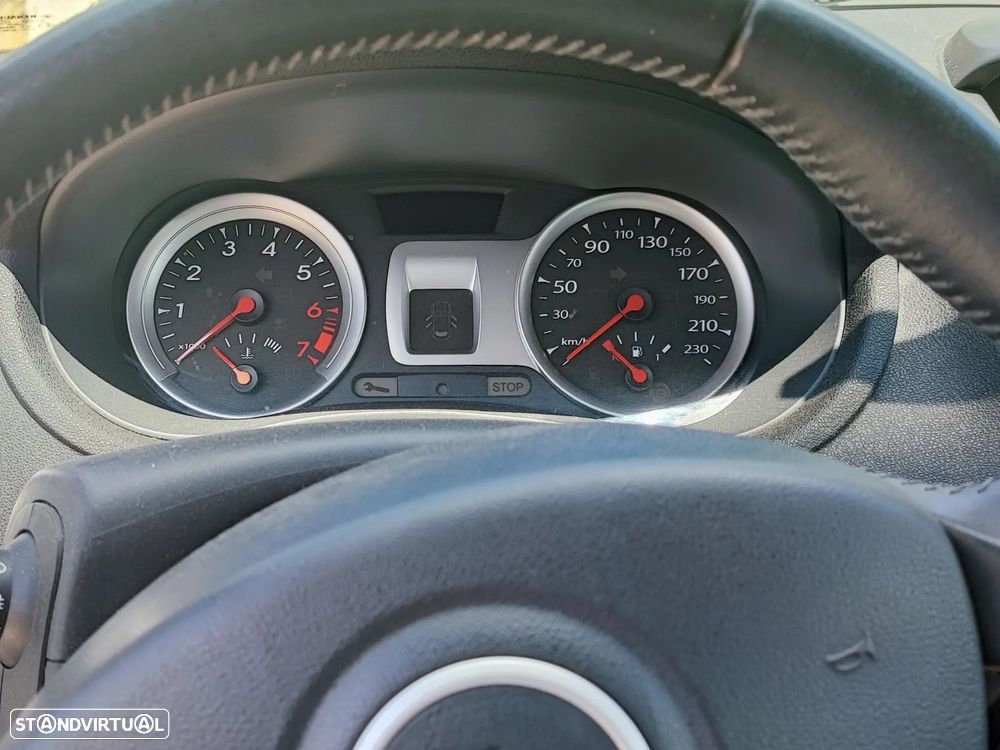 Renault Clio 1.2 16V Confort - 8