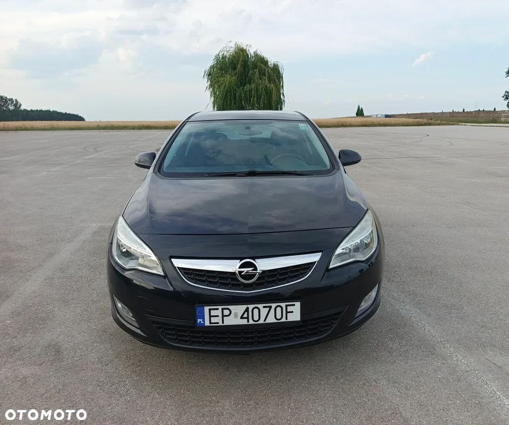 Opel Astra 1.4 Turbo 150 Jahre - 9