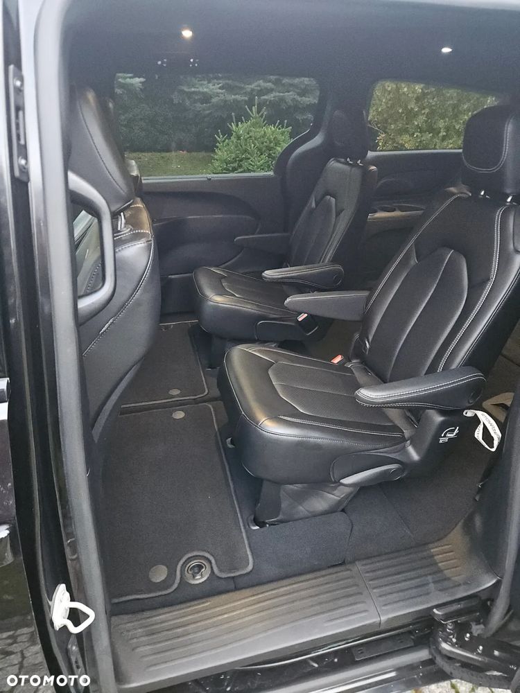 Chrysler Pacifica - 22