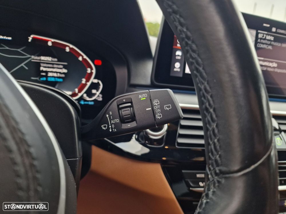 BMW 530 e Pack Desportivo M - 26