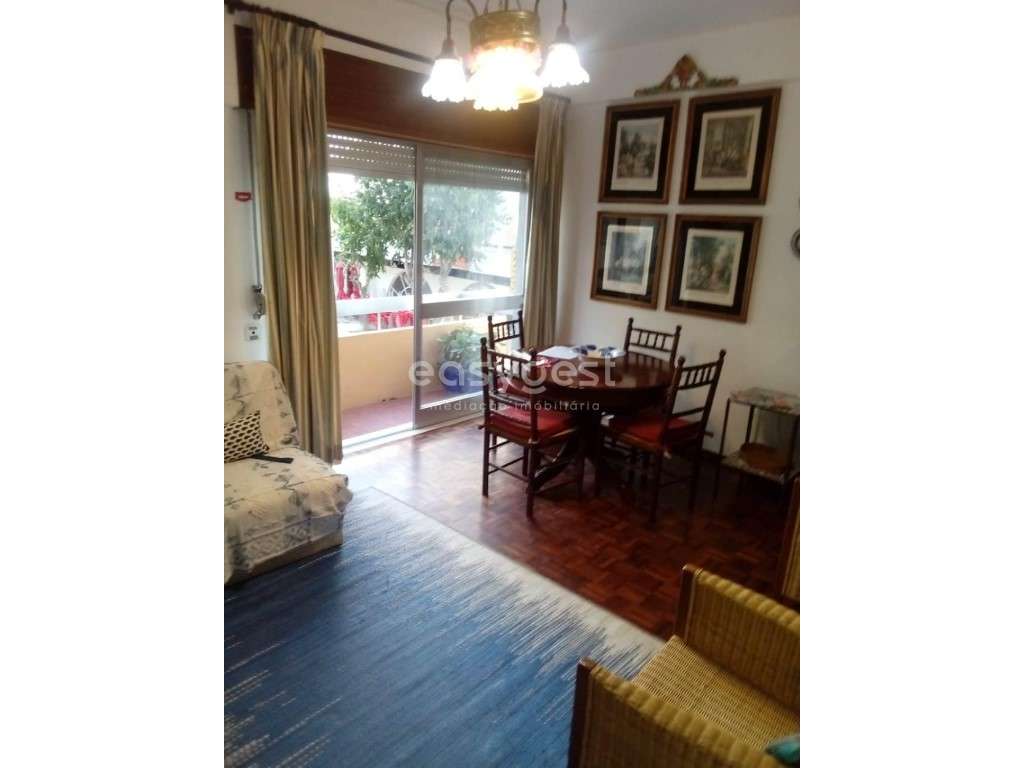 Apartamento T2 em bom estado inserido num 1º andar com elevador - Grande imagem: 5/12