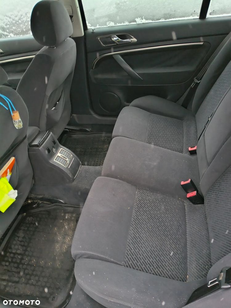 Skoda Superb 2.8 V6 Comfort - 2