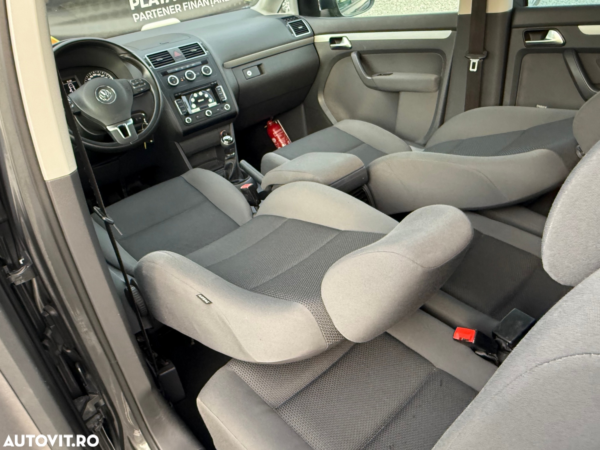 Volkswagen Touran 1.6 TDI BlueMotion Technology Comfortline - 24