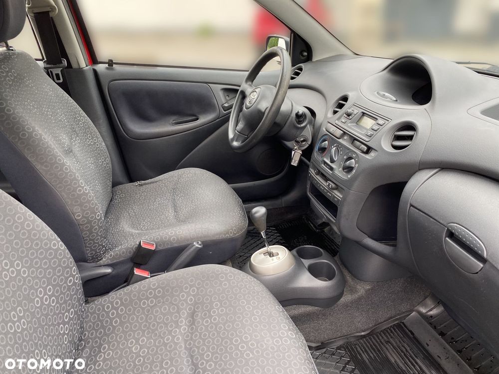 Toyota Yaris - 12