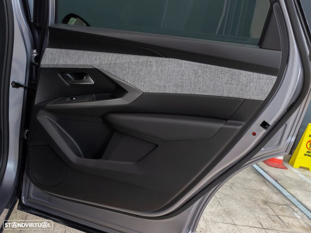 Peugeot 5008 1.2 Hybrid Allure e-DCS6 - 12