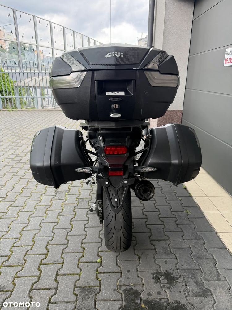 Honda VFR - 8