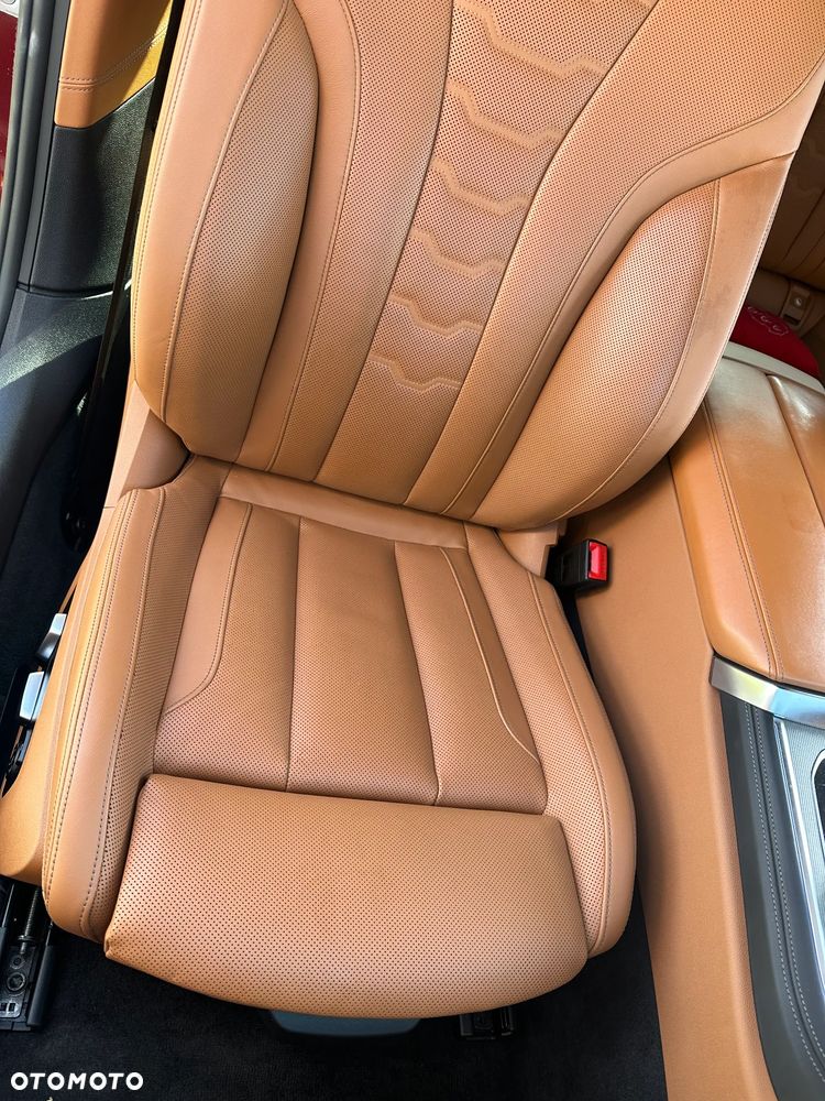 BMW Seria 8 - 11