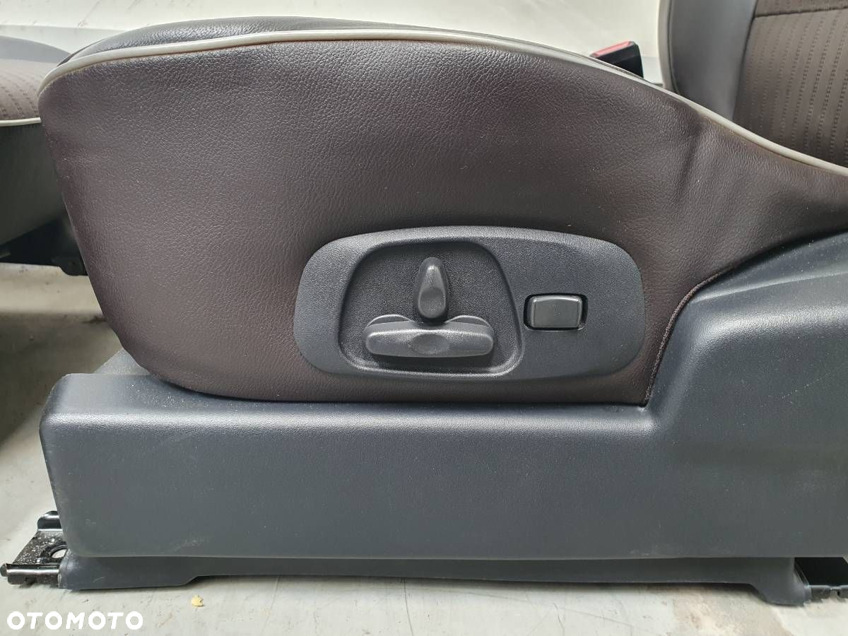 FOTELE KANAPA BOCZKI WNĘTRZE KOMPLET 7 OSÓB MITSUBISHI PAJERO IV EU - 26