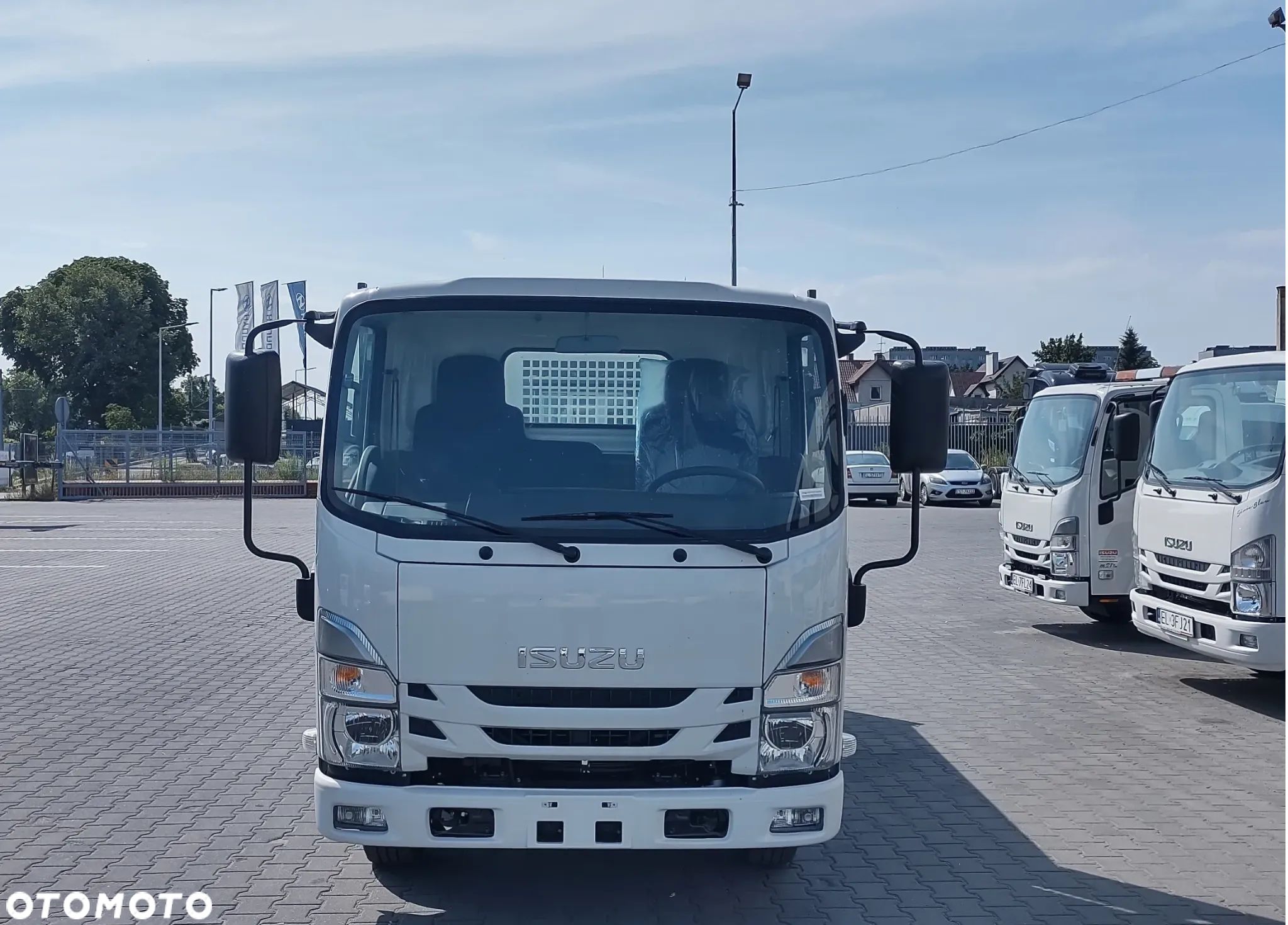 Isuzu M27F - 1