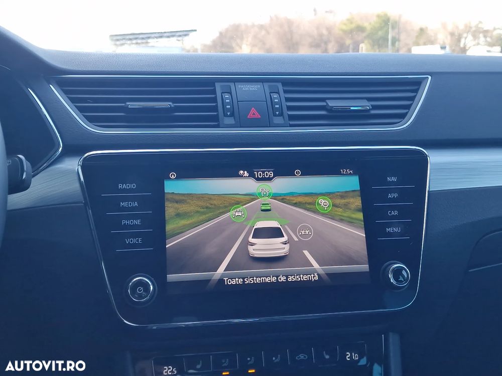 Skoda Superb 2.0 TDI DSG Ambition - 27