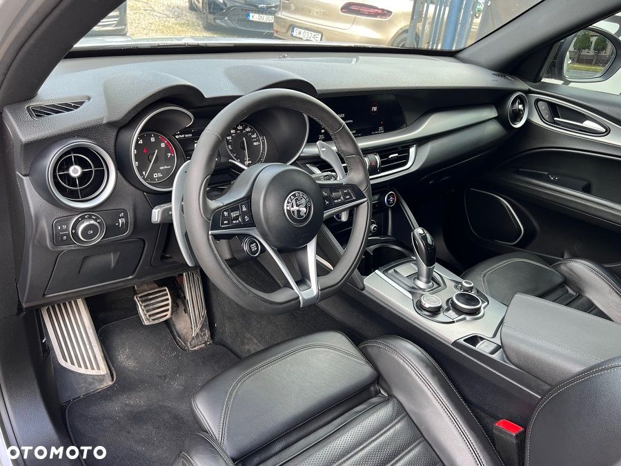 Alfa Romeo Stelvio 2.0 Turbo 16V AT8-Q4 Veloce - 13