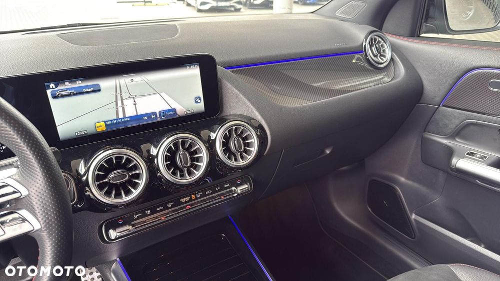 Mercedes-Benz GLA - 13